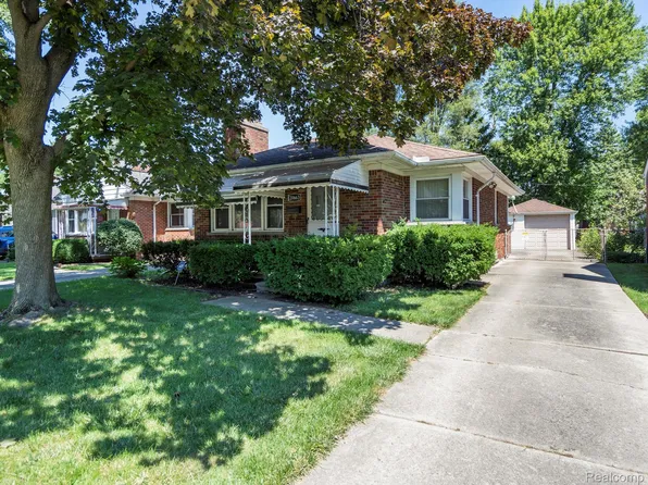 20663 Kenmore Ave, Harper Woods, MI 48225