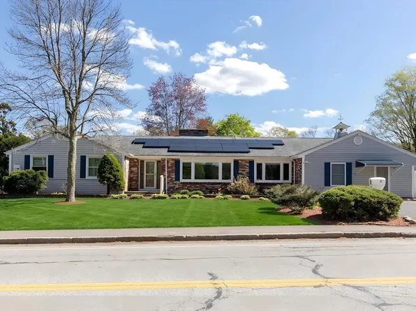 8 Rathbun Willard Dr, Attleboro, MA 02703