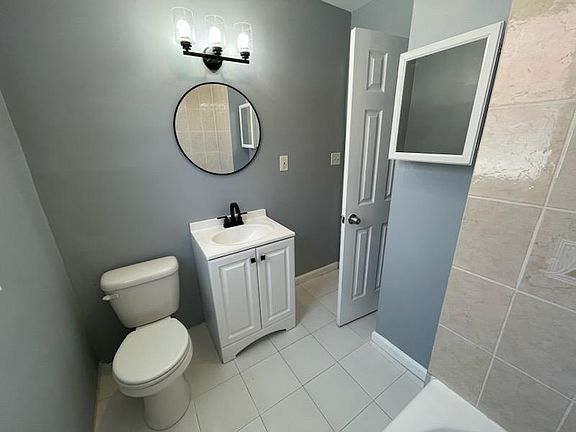 2nd image of 805 Clifton Ave Floor 2
