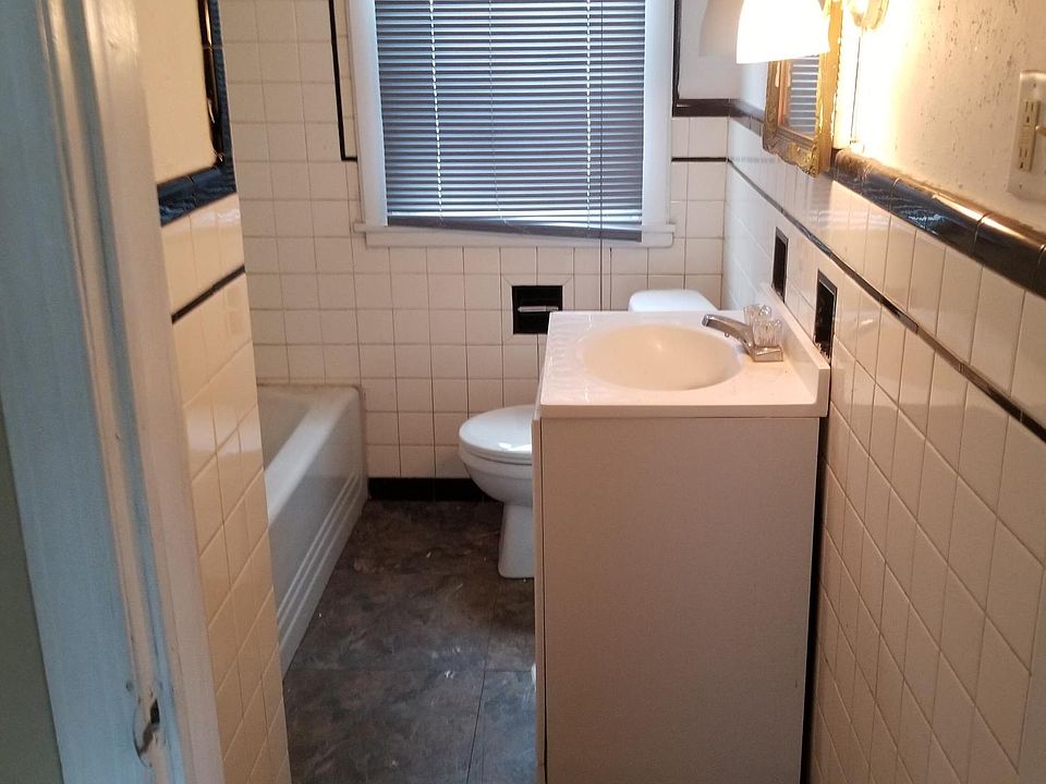 2nd image of 136 Edison Ave