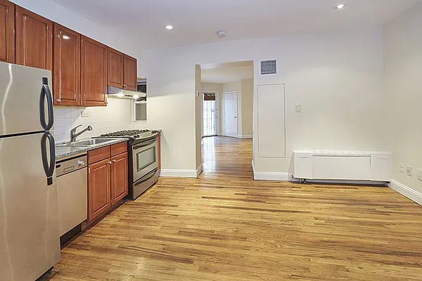 Rented by Fox Residential Group | media 4