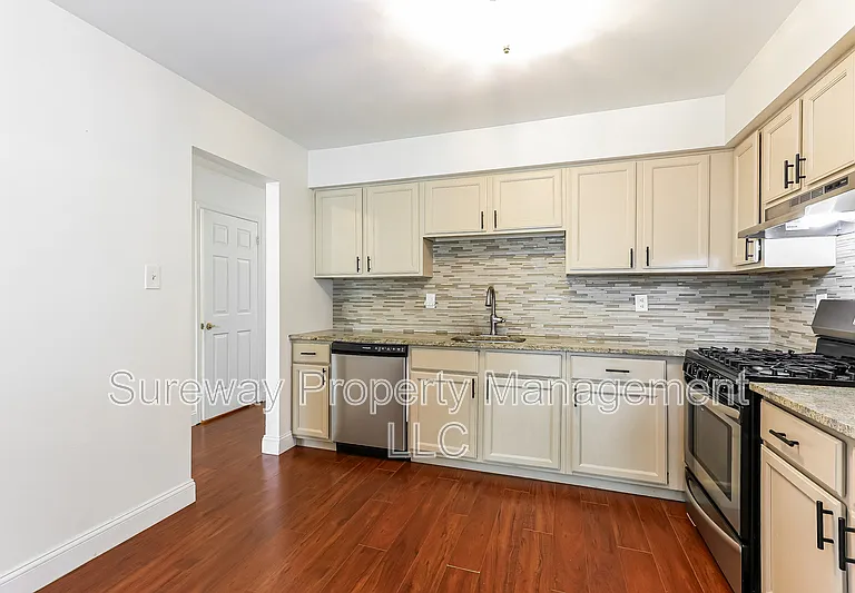 2 Salisbury Ct — Photo 7