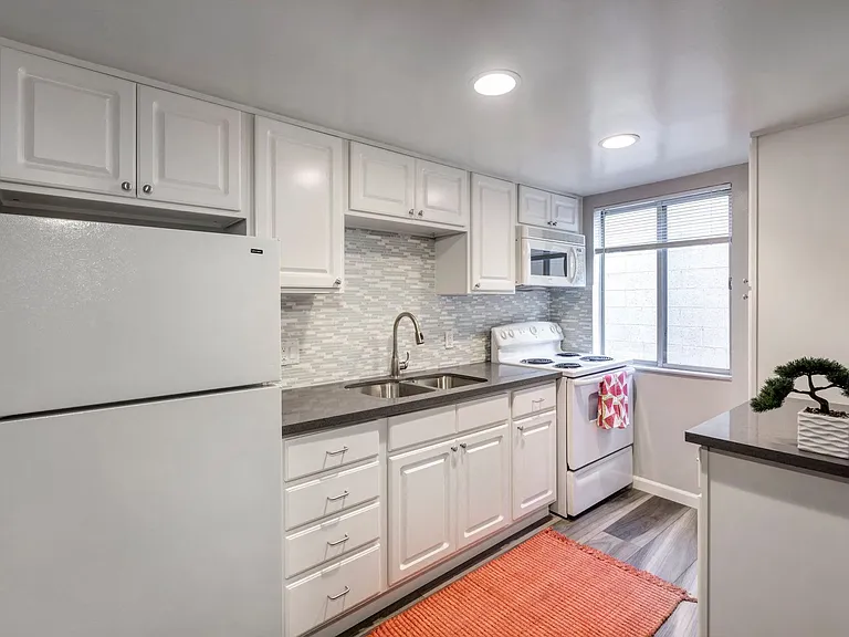 Apartments in West Los Angeles, CA Del Rio kitchen cabinets with appliances