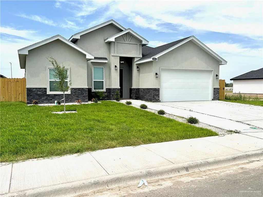 4 bed, 2.5 bath, 1673 sqft, $2,195 — Photo 2