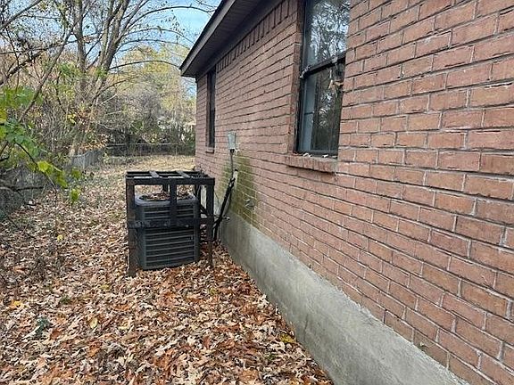 4th image of 1836 Portland Ave