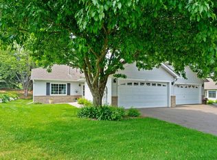 8950 Thomas Dr, Woodbury, MN 55125