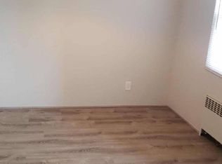 9 1st St, Glen Cove, NY 11542
