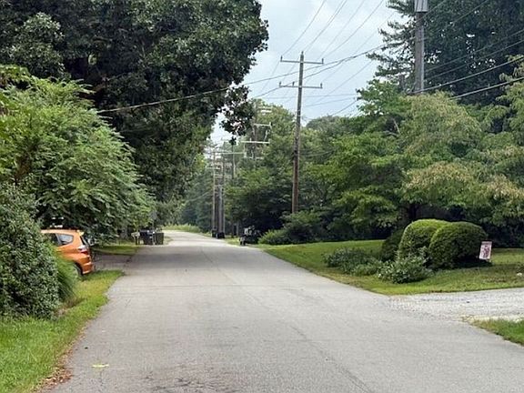 Exterior Neighborhood (street photo)