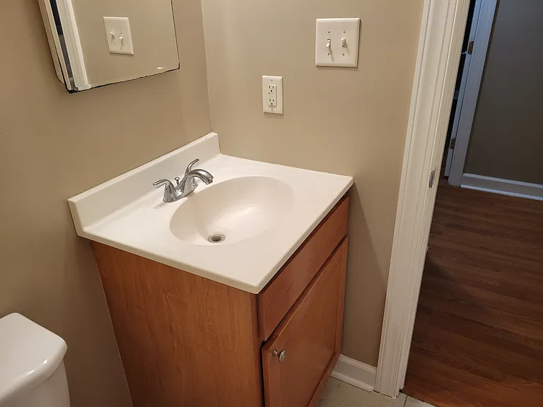 202 Adams St — Photo 11