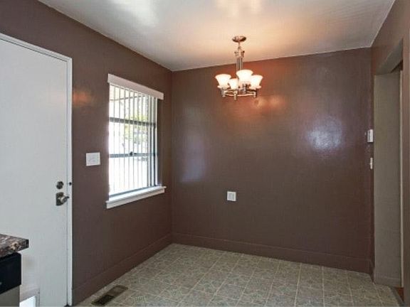 5th image of 2621 Thorndyke Ave W