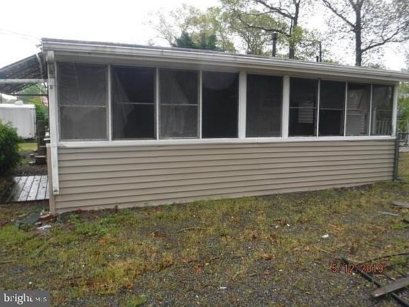 3rd image of 305 Lawrence Dr