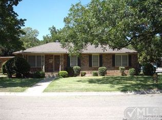 1102 29th St, Hondo, TX 78861