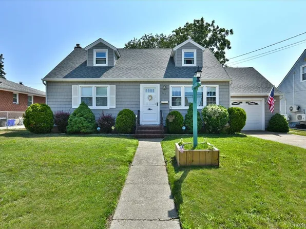 145 Benedict Avenue, Valley Stream, NY 11580