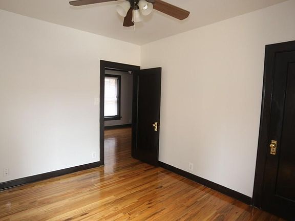 5th image of 846 W Montrose Ave APT 209