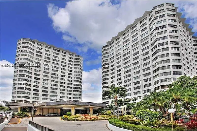 Four Ambassadors Condo Ph — Photo 2