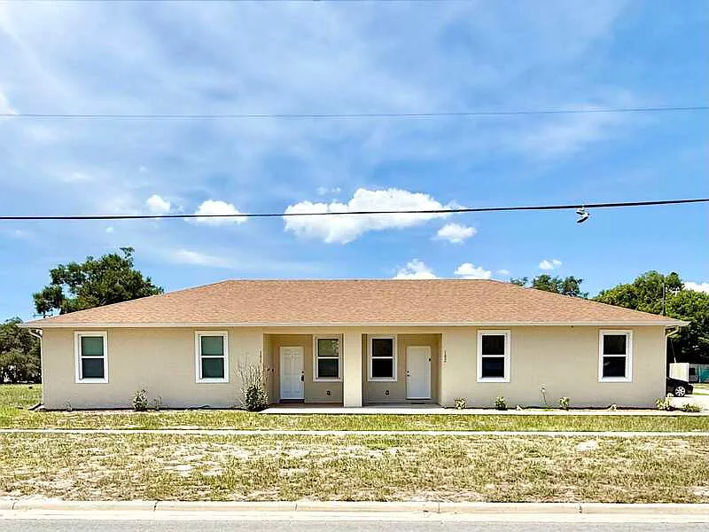 3 bed, 2.0 bath, 1049 sqft, $1,595 — Photo 2