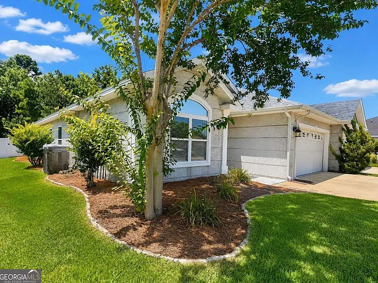 233 Austin Ryan Dr — Photo 4