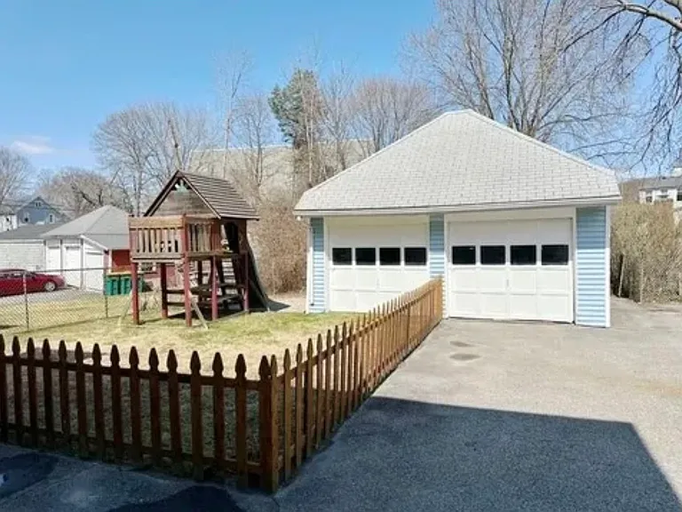 31 Fairlawn Ave #2 — Photo 10