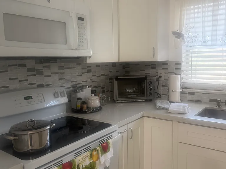 9841 Sunrise Lakes Blvd — Photo 5