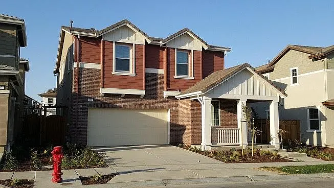 155 W Ladd Dr — Photo 2