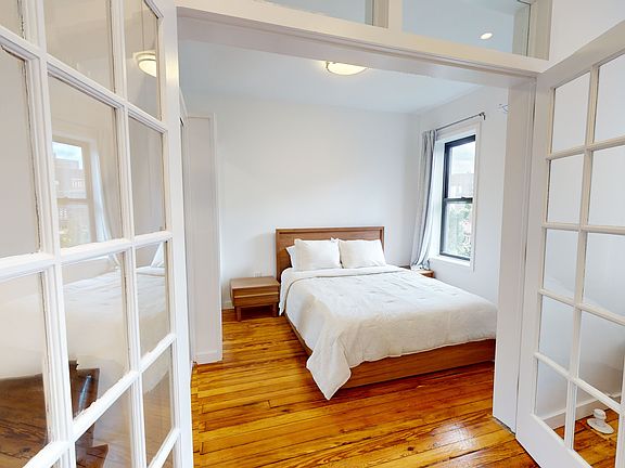 3rd image of 31 Bethune St APT 5R