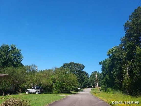 Exterior Neighborhood (street photo)
