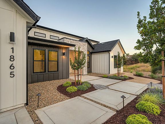 2nd image of 1865 Vista Cielo Dr