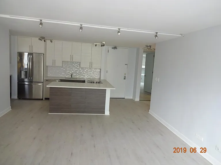 233 E Erie St #2006 — Photo 11