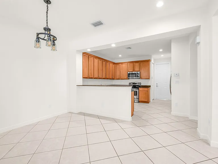 650 Pacific Grove Dr #5 — Photo 2