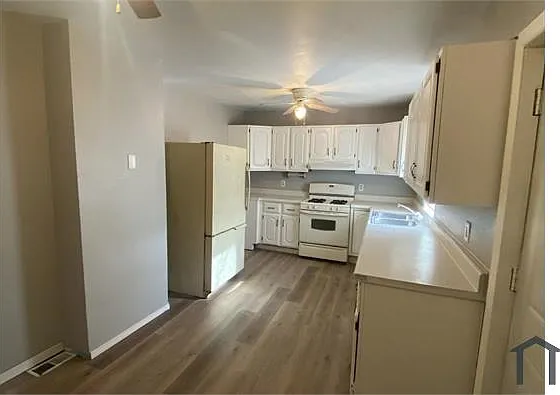 1341 W 4th St — Photo 1