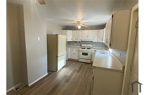 1341 W 4th St Photo 1