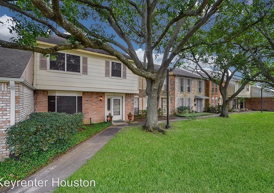 1st image of 10837 Sandpiper Dr #198
