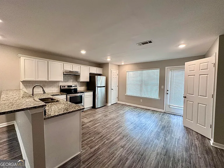 706 Keeshono St — Photo 4