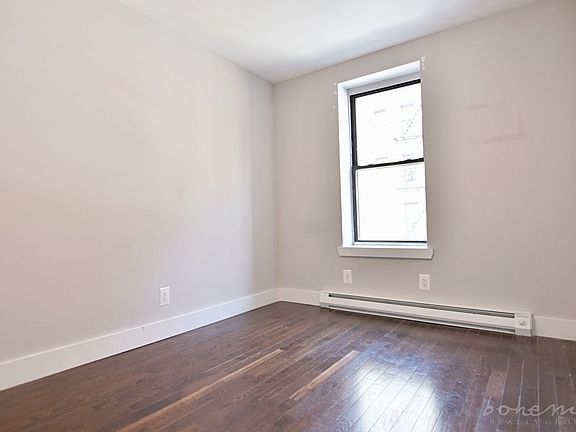 3rd image of 522 W 161st St APT 12