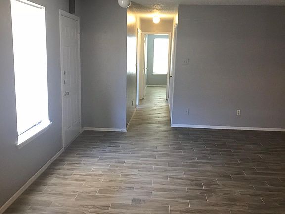 3rd image of 4011 Peperport Dr