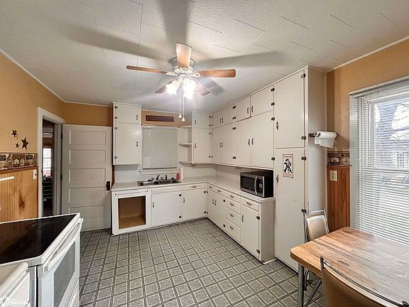 5th image of 403 S Washington St
