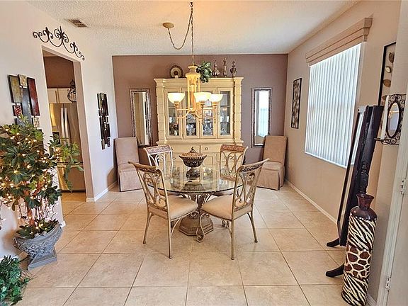 3rd image of 543 Terranova Cir