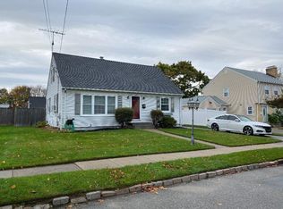 242 Ausdale Rd, Cranston, RI 02910