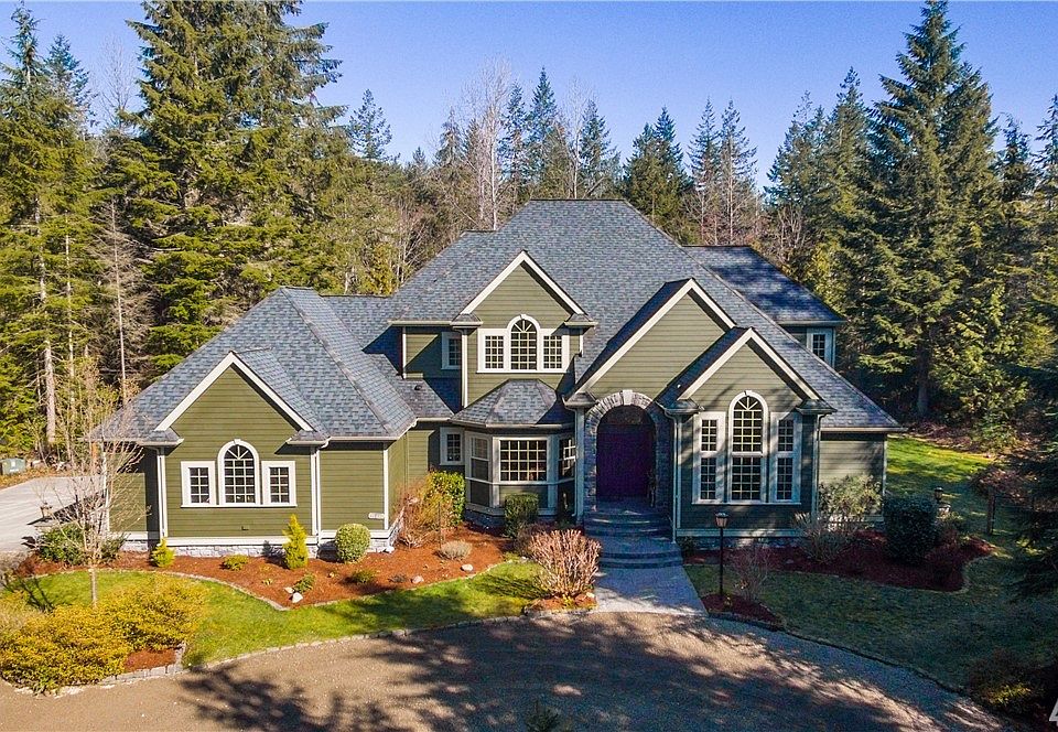 NW Living at it's best - 50 year comp roof, fresh paint outside, lots of space for entertaining and privacy around you to enjoy the beauty of the forest and Sultan River!