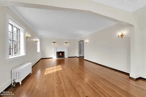 3 bed, 1.5 bath, 2600 sqft, $2,145 — Photo 2