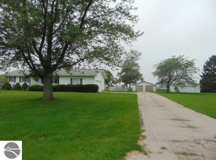 196 S Bagley Rd, Ithaca, MI 48847