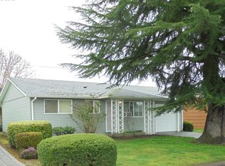 1420 Country Club Cir, Woodburn, OR 97071