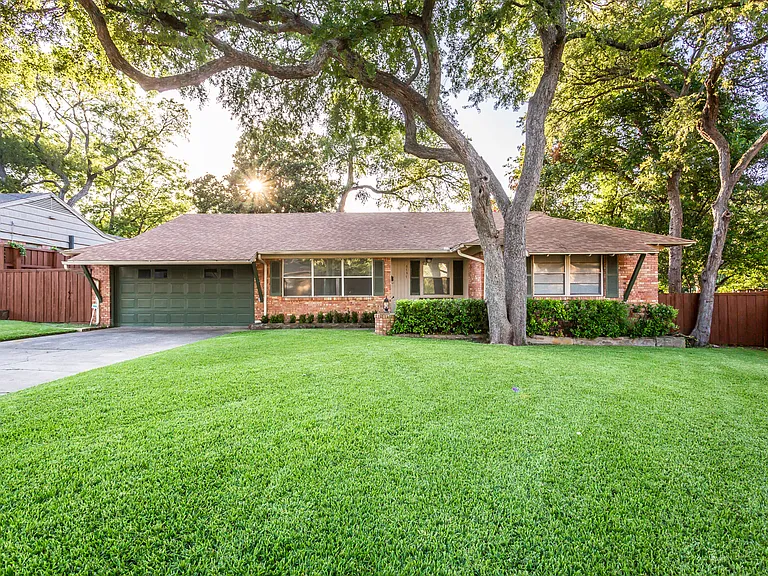6737 Lakefair Cir — Photo 1