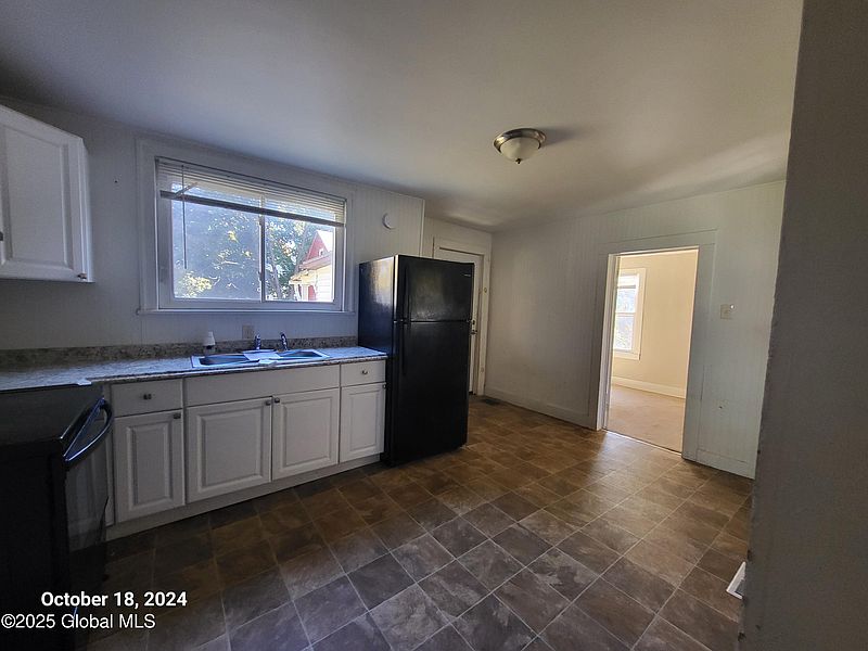 3rd image of 863 Main Street