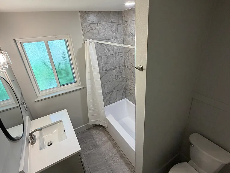 1025 Estes St — Photo 8