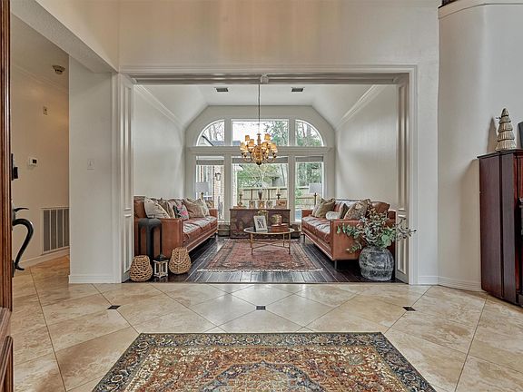 4th image of 91 Wind Ridge Cir