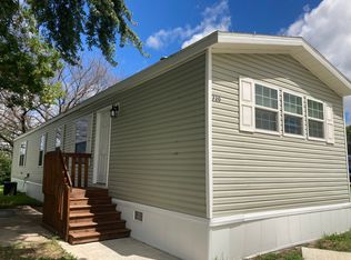 720 SE Ridgeview Dr, Topeka, KS 66609