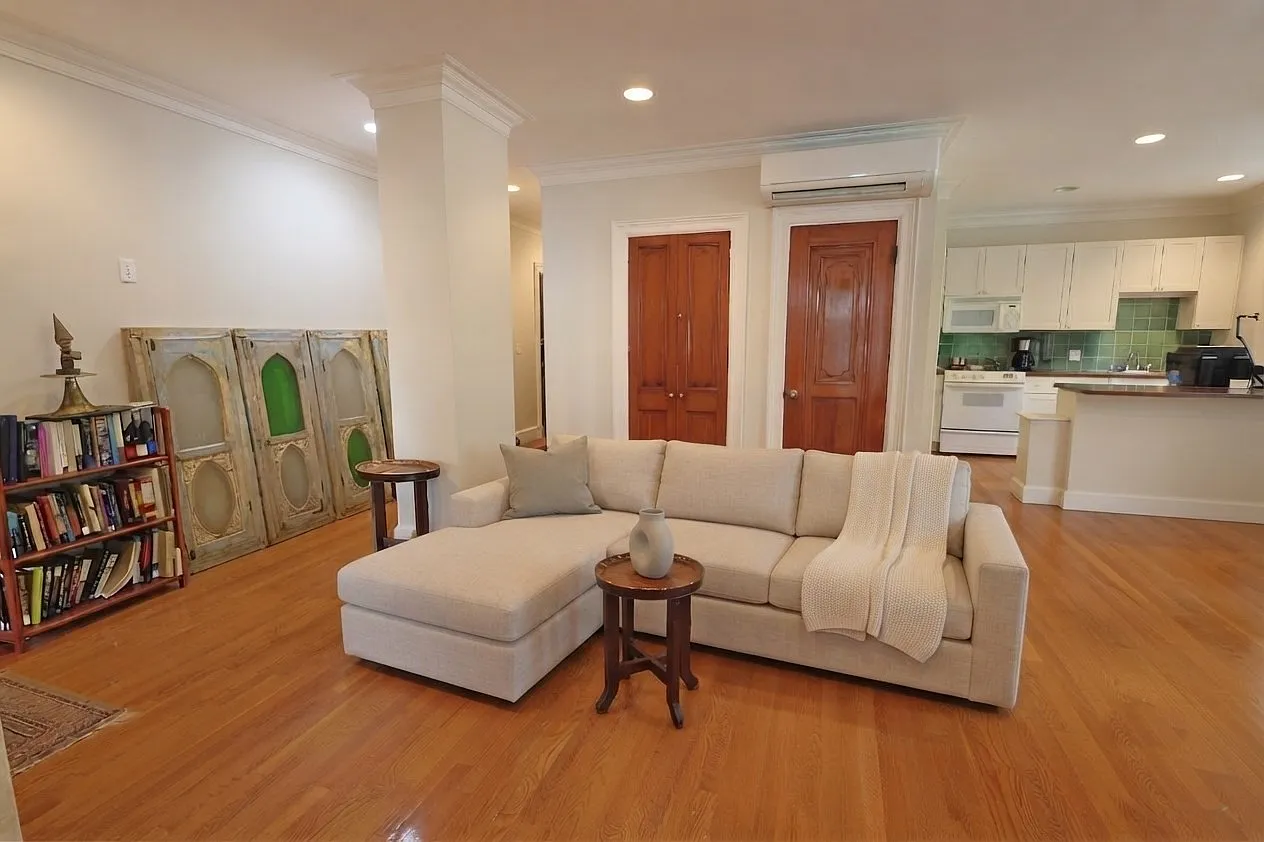 2 bed, 2.0 bath, 1270 sqft, $6,000 — Photo 3