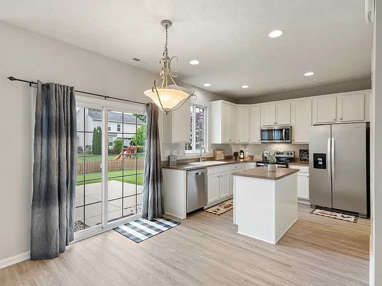 14047 Avalon Blvd — Photo 9