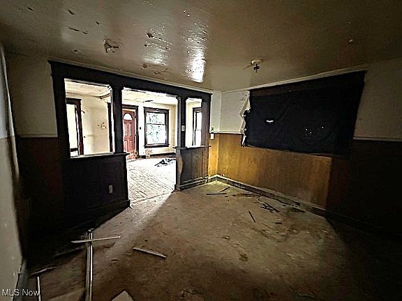 5th image of 1323 W Elm St